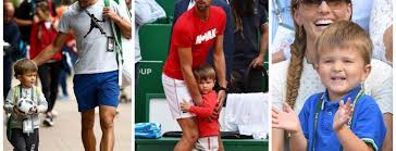 Njih dvoje su sa velikom pažnjom pratili šta njihov tata radi na terenu, a maleni stefan je još jednim detaljom skrenuo pažnju na sebe. Novak Ä'okovic Moj Najveci Trofej Je Uloga Tate Tuzlanski Ba