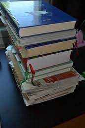 La parola italiana libro deriva dal latino liber.il vocabolo originariamente significava anche corteccia, ma visto che era un materiale usato per scrivere testi (in libro scribuntur litterae, plauto), in seguito per estensione la parola ha assunto il significato di opera letteraria. Herbarium Bio Logisch