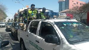 Oficiales en patrullaje