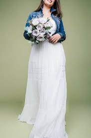 Wenn dein brautkleid knielang und voll bezaubernder spitze sein soll. Brautkleider Grosse Grossen Erlebe Kussdiebraut Plus Size Brautmode
