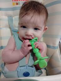 My baby just turned 6 months and I'm trying to get the hang of offering  finger foods. I read that at first, foods should be soft enough to mash  between your tongue