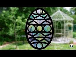 Je vous propose une formation initiale pour apprendre les rudiments du vitrail traditionnel pour acquérir les bases de la fabrication d'un vitrail. Oeuf De Paques Vitrail En Papier Easter Paper Crafts Stained Glass Diy Easter Egg Crafts