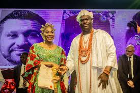 BrandArena : Aishat Anaekwe Wins Big at RAYLF Award 2022