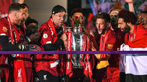 Liverpool football club is a professional football club in liverpool, england, that competes in the premier league, the top tier of english football. Party Im Stadion Fc Liverpool Um Jurgen Klopp Erhalt Meister Trophae Bedeutet Die Welt Fur Mich Sportbuzzer De