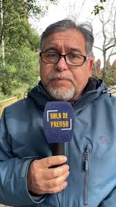 ACTUALIZADO) HOMBRE FALLECE POR IMPACTO BALÍSTICO EN CHAPIQUIÑA CON LA PAZ  Fiscal Mario Concha imparte instrucciones por el homicidio de un hombre no  identificado, registrado en calle Chapiquiña con La Paz. Brigada