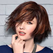 Balayage caramel sur cheveux court. Epingle Par Pascale Maude Fournier Sur Beaute Coiffure Facile Coupe De Cheveux Coiffures Carre