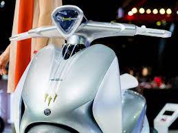 前方日形燈及尾燈更以小提琴的琴弦為概念發想 各用了三個led光條來呈現 automotive design electric bike car design