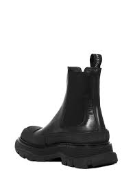 The mens originals collection of chelsea, suede and lace up boots are built from the sole up with all the comfort, durability and good looks that make a blundstone unlike any other. Alexander Mcqueen Chelsea Boots Alexander Mcqueen Michele Franzese Moda
