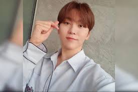 Listen to seungkwan on spotify. Seungkwan Von Seventeen Lernt Badminton In Der Neuen Variete Show Racket Boys Nach Welt