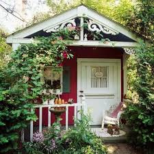 Abri De Jardin 23 Idees Pour Mieux Utiliser Votre Cabane Cottage Garten Gartenhaus Gartenhutte