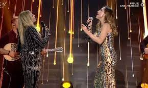 Η άννα βίσση βρέθηκε στο πλατό του just the 2 of us. J2us Telikos H Stigmh Poy Oloi Perimename Anna Bissh Despoina Bandh Mazi Sth Skhnh Gossip Tv Gr