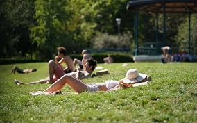 Live weather warnings, hourly weather updates. Previsions Meteo L Ete S Annonce Plus Chaud Que La Normale Le Parisien
