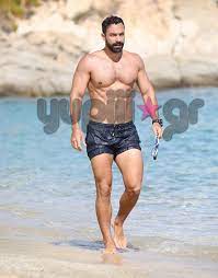 Βραδινή έξοδος στο κέντρο της αθήνας, λίγο πριν γίνουν γονείς για. Sakhs Tanimanidhs Xristina Mpompa Celebrities Eidhseis Yupiii Gr
