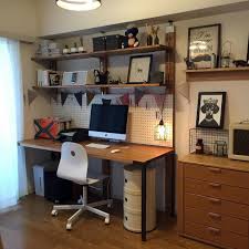 いいね 30件 コメント1件 ヒバリ舎さん hibarisha days のinstagramアカウント この棚はピラーブラケットを使って柱を立てて作ってます 有孔ボードをつけたところ diy desk plans small space interior design home office design