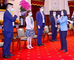 Must be of at least 18 years of age on the date of application. Tsai Hands Out 1 000th Employment Gold Card Taipei Times