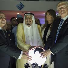 Résultat de recherche d'images pour "president bush holding hands with saudi king"