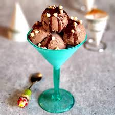 Remettre au congélateur quelques heures jusqu'à ce qu'elle soit ferme (tout une nuit pour moi). Glace Mascarpone Gianduja Sans Sorbetiere Gourmandise Assia