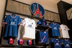 The latest paris saint germain news from yahoo sports. Paris Saint Germain Opens First Retail Store In Los Angeles Hypebeast