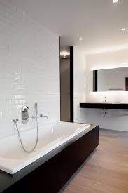 wit zwart badkamer met de leuke metrotegels witte badkamer zwart wit badkamers badkamer