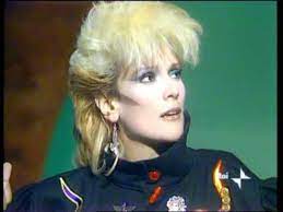 Lo stesso anno esce il secondo album, intitolato donatella rettore, arrangiato dal maestro natale massara, con originale copertina ottenuta con un mix il 1978 è l'anno della svolta: Donatella Rettore La Regina Di Splendido Splendente Spegne 60 Candeline Giornale Di Sicilia