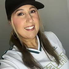 Cindy A (@cindeeb17)