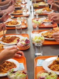 Studenti si sentono male dopo il pranzo in mensa