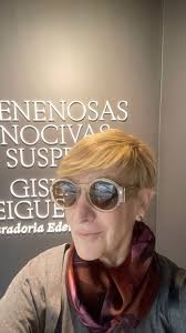 Bom dia, Venenosas, Nocivas e suspeitas! Sábado, 11 horas da manhã e a  gente tá como? Lotadas, felizes e animadas! Muito legal ver a exposição  tomada pelo público de todas as idades, comentando, ...