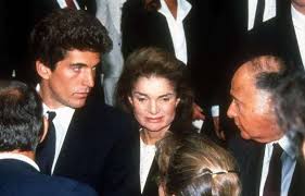 Kennedy announced his campaign for presidency in the democratic primary election. Etats Unis Une Ancienne Propriete De Jackie Kennedy Mise En Vente 65 Millions De Dollars