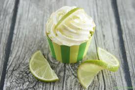 Von 3 limetten die schale abreiben. Caipirinha Cupcakes Mein Liebstes Sommerrezept Schnin S Kitchen