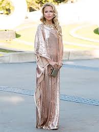 Abiti da sposa anni 20 di diverse tipologie, ma quelle che vanno per la maggiore sono quelli a sottoveste in seta opaca, neri o dai toni nude, oppure il classico charleston un po' grande gatsby, interamente ricamato con scintillanti perline. Abito Da Matrimonio Civile Come Sceglierlo Stylight
