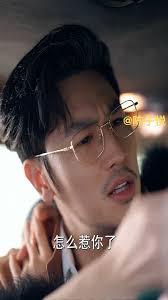 One Day 情約一天2011 電影版導演：Lone Scherfig 絕對唔係一般商業化公式化嘅愛情故事。  由男女主角喺1988年大學畢業一直拍到2011年人到中年嘅故事，重要事件發生喺