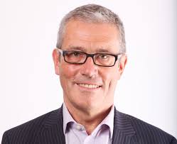 Hospital boss announces retirement