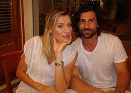 Το γλυκό στιγμιότυπο με τον σύντροφο και την κόρη της στο instagram Zeta Doyka Mixalhs Xatzantwnas Romantikh Apodrash Sto Parisi Gia Ta Gene8lia Ths H8opoioy Pics Video