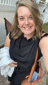 Elise Blake's Instagram, Twitter & Facebook