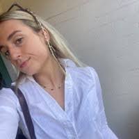 Eliza Arnold's Instagram, Twitter & Facebook