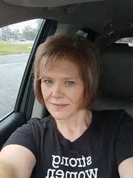 OK I went in for a full change today. Here is before and after. From Blonde  to dark. I am 48 years young. Light makeup (no filters) 😍👇