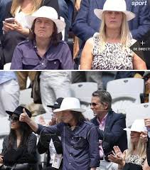 Roger federer rolled into the french open third round watched by veteran ac/dc rocker angus young on wednesday. Zona Ac Dc Angus E Sua Moglie Ellen Oggi Ai Roland Facebook