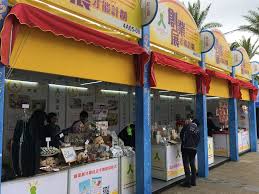 工展會（hong kong brands and products expo），全名香港國際工業出品展銷會，係香港一個展銷本地工業產品嘅大型展覽會，由香港中華廠商聯合會（即係中華廠商會）主辦，1938年第一次搞。 後嚟由於戰事停辦接近七年。到咗1974年因為缺乏場地而停辦，1994年先至重新舉辦。 åº·å¾©æœå‹™å¸‚å ´é¡§å•è¾¦äº‹è™• æ´»å‹•é‡æº« ç¬¬52å±†å·¥å±•æœƒ