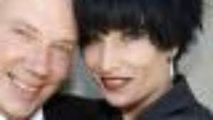 Bob Parker to pay for wife's travel