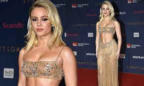 Sony music parent sony group corp has invested some $450 million into epic games in the past 12 months. Zara Larsson Shows Off Her Incredible Physique At The Swedish Sports Awards Daily Mail Online
