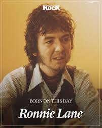 Born this day in 1946: late Faces and Small Faces bassist Ronnie Lane. 📸  Michael Putland/Getty Images