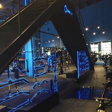 Your home gym should be based around the classic power cage, which allows you to do the three pillars of strength and conditioning workouts: Cuoco Black Trainers Space Gym Gym Design Interior Gym Decor Home Gym Design