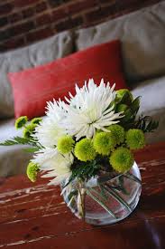 Pin By Michele Goggin On Flowering Flower Arrangements Simple Mums Flowers Table Flower Arrangements