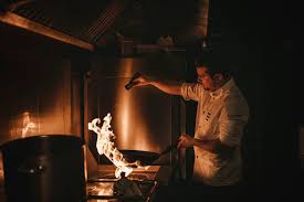 Y si no que se lo digan a carlos maldonado, que es el reflejo de que el esfuerzo y el sacrificio son dos ingredientes perfectos para poder triunfar en la vida. Chef Carlos Maldonado Picture Of Raices Talavera De La Reina Tripadvisor