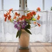 Mais le problème c'est qu'avec le temps les fleurs en tissu, sous la poussière, perdent leur jolie couleur. Quelques Conseils Pour Nettoyer Des Fleurs Artificielles Ou Sechees Trucs Pratiques