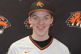 Mr. Sayles (@maesksayles)