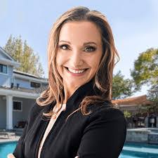 Danielle Widmar's Instagram, Twitter & Facebook