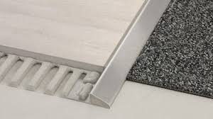Des panneaux prêts à carreler pour la salle de bains ; Floor Edge Profiles Schluter Systems