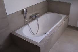 Mit badaccessoires eine oase der ruhe und erholung schaffen. Badewanne Mit Gefliesten Ablagen Badewanne Mit Ablage Nebenkosten Fur Ein Haus