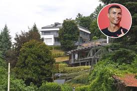 Para poder guardar esta notícia deverá efectuar login. Cr7 Se Decanta Por El Alquiler Asi Es Su Mansion Doble En Turin Idealista News